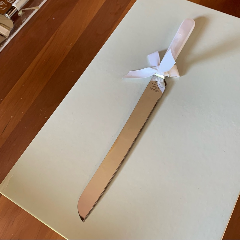 Treasure Masters stainless steel cake knife in white